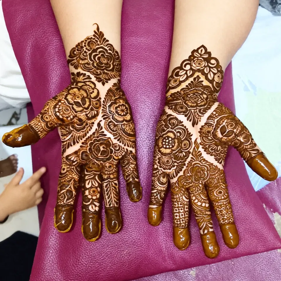 Bridal Back Hand Mehndi Design with Jaal