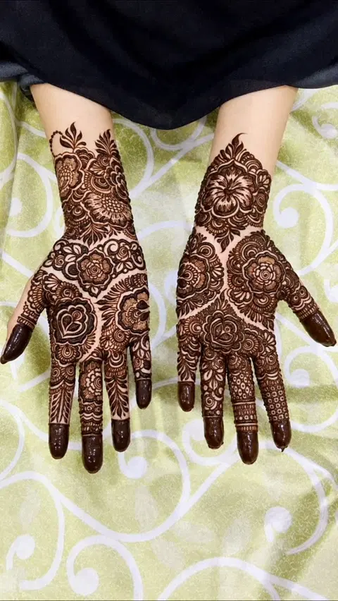 front hand mehndi design