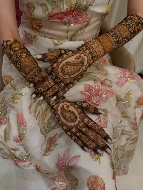 bridal deity back hand mehndi design