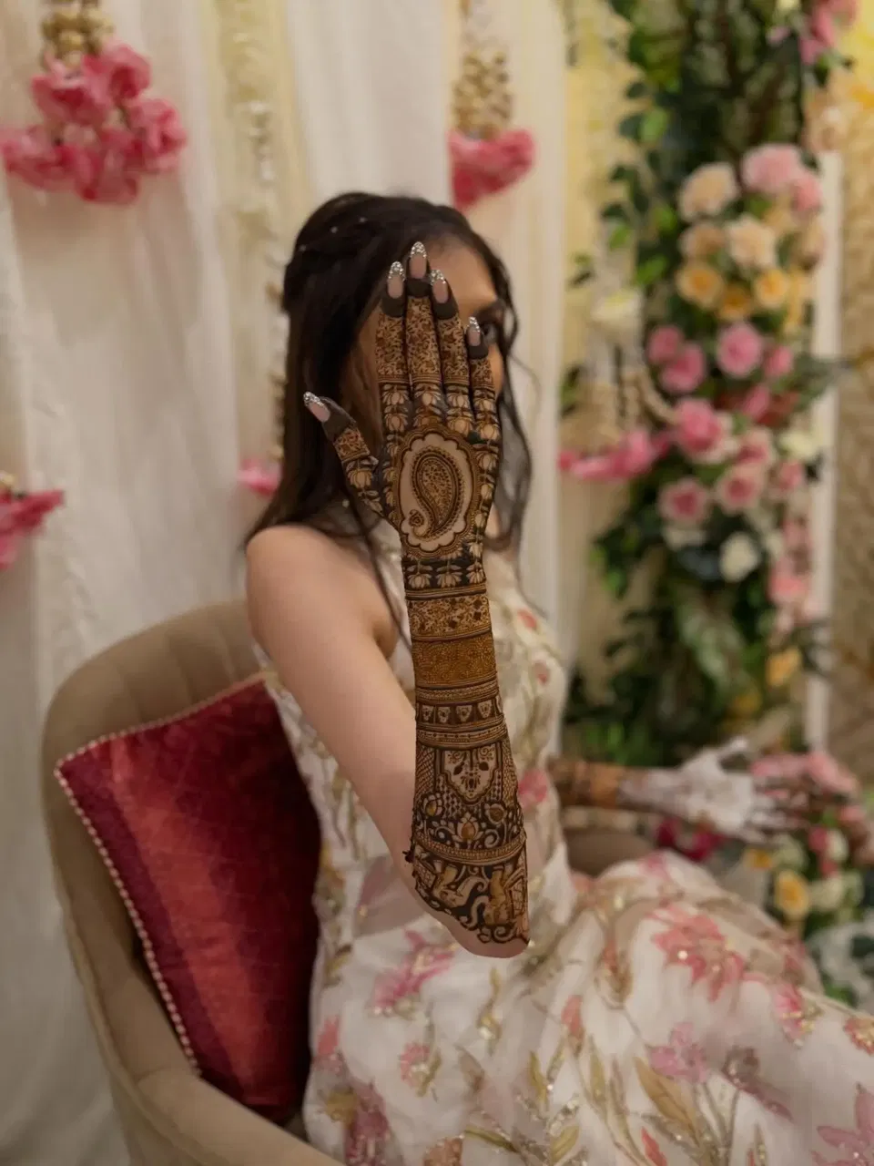 Bridal Front Hand Mehndi Design with Deity and Jaal