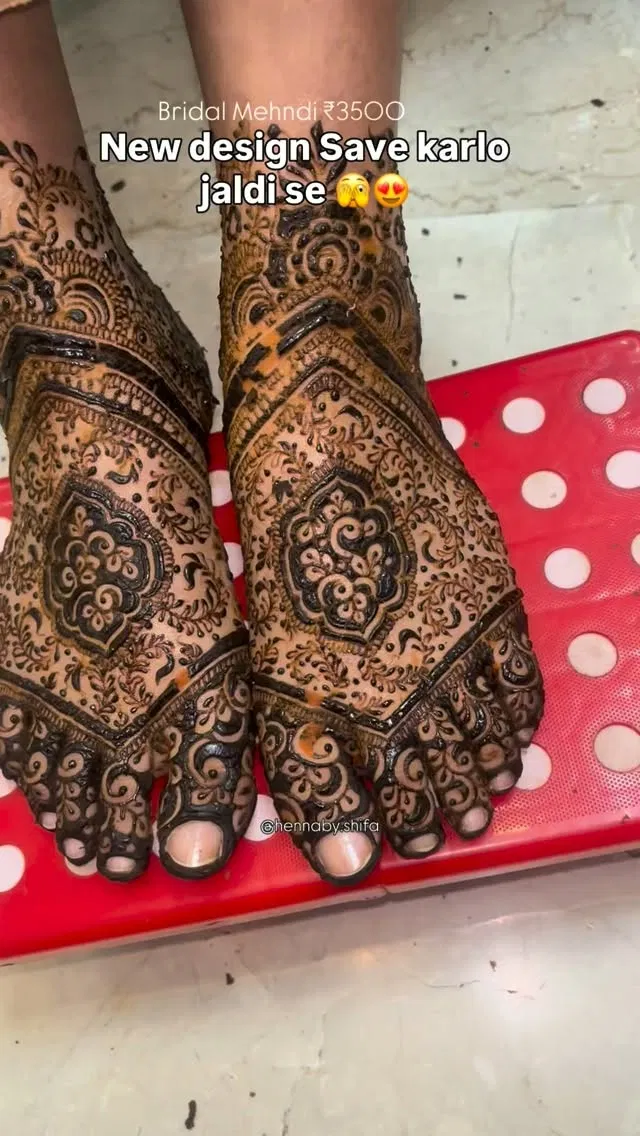 Aesthetic Foot Mehndi Design with Figures and Hearts