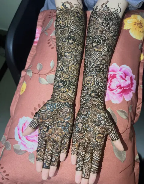 bridal figure full hand mehndi design