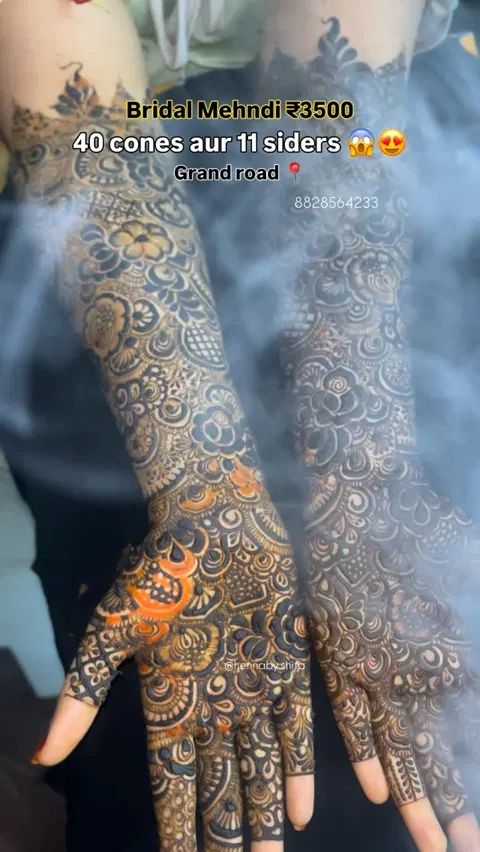 aesthetic back hand mehndi design
