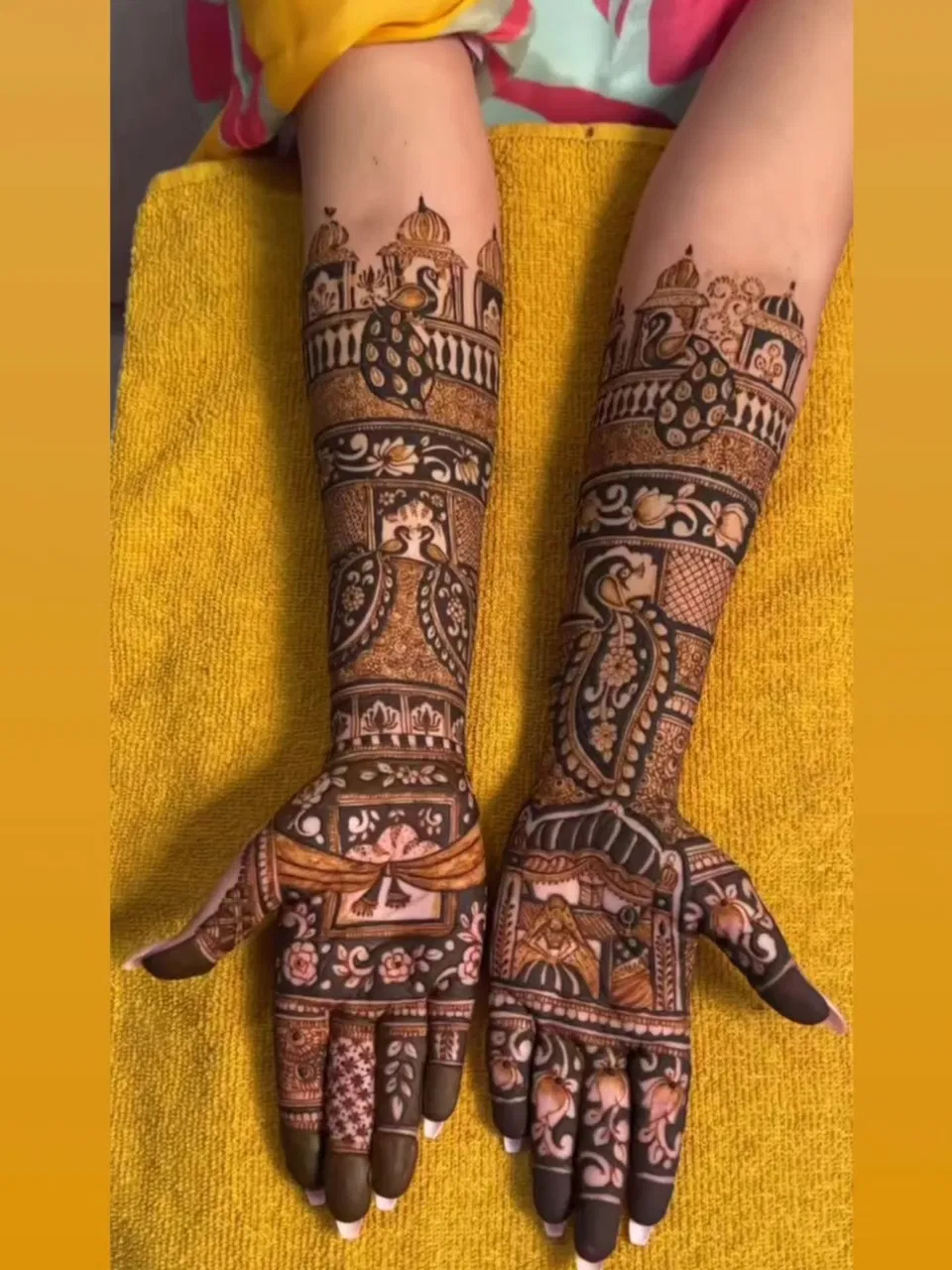 Simple Front Hand Mehndi Design with Figures and Jaal (2)