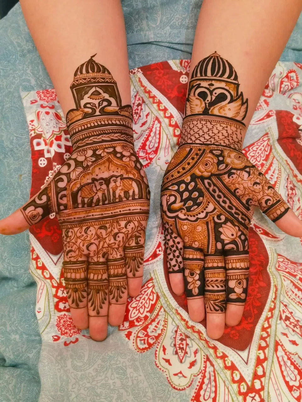 Back Hand Mehndi Design with Figures (2)