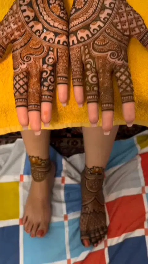 back hand mehndi design