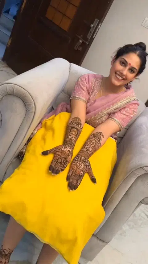 front hand mehndi design