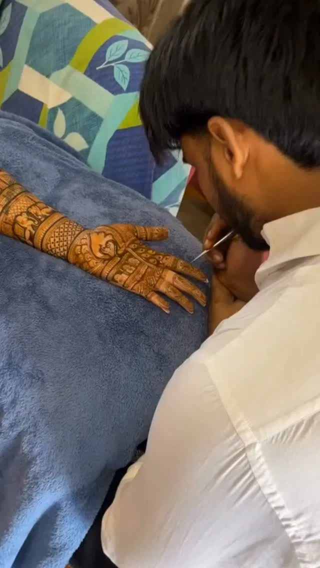 Front Hand Mehndi Design with Figures (3)