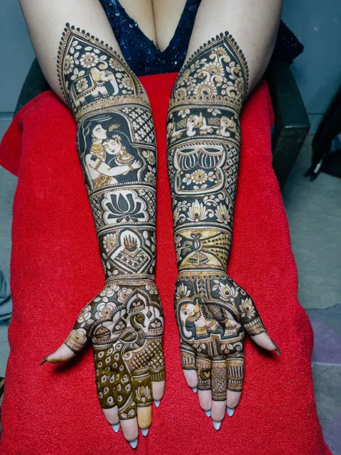 bridal figure full hand mehndi design