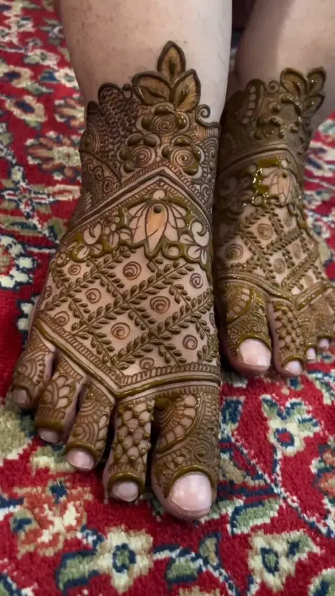 aesthetic mehndi design