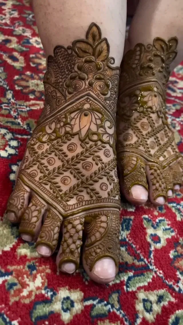 Aesthetic Mehndi Design