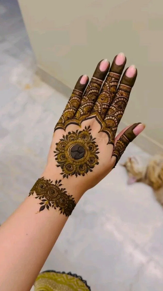 Aesthetic Pakistani Back Hand Mehndi Design with Gol Tikki and Lotus
