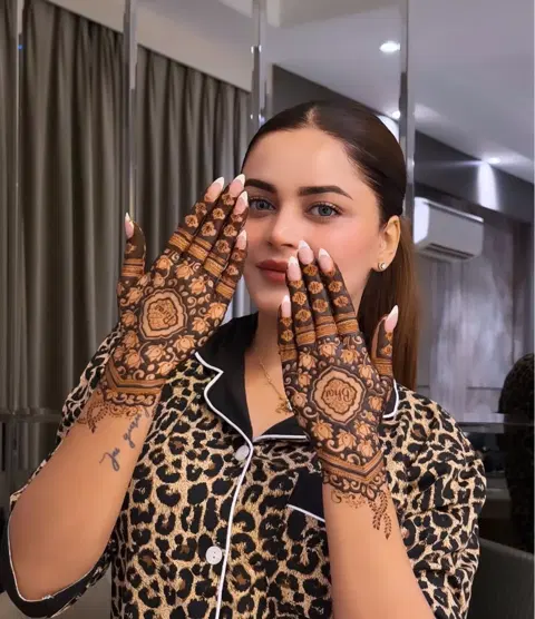 back hand mehndi design