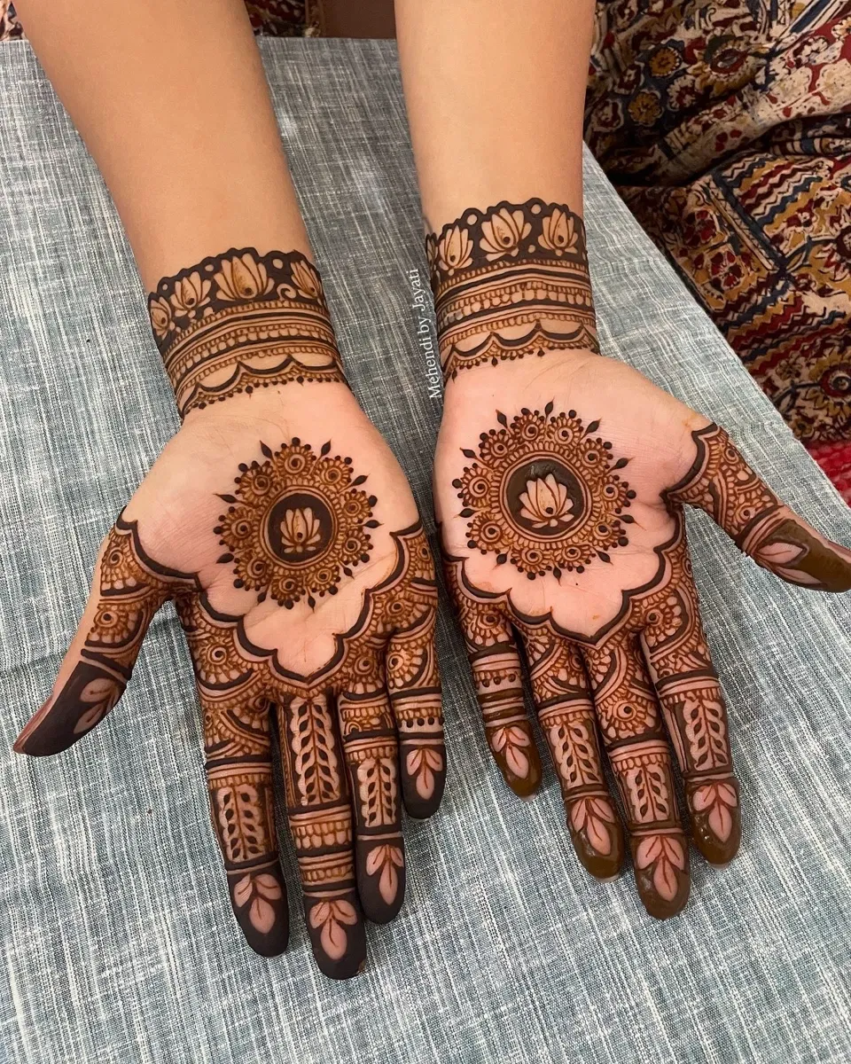 Bridal Stylish Finger Mehndi Design with Gol Tikki for Engagement