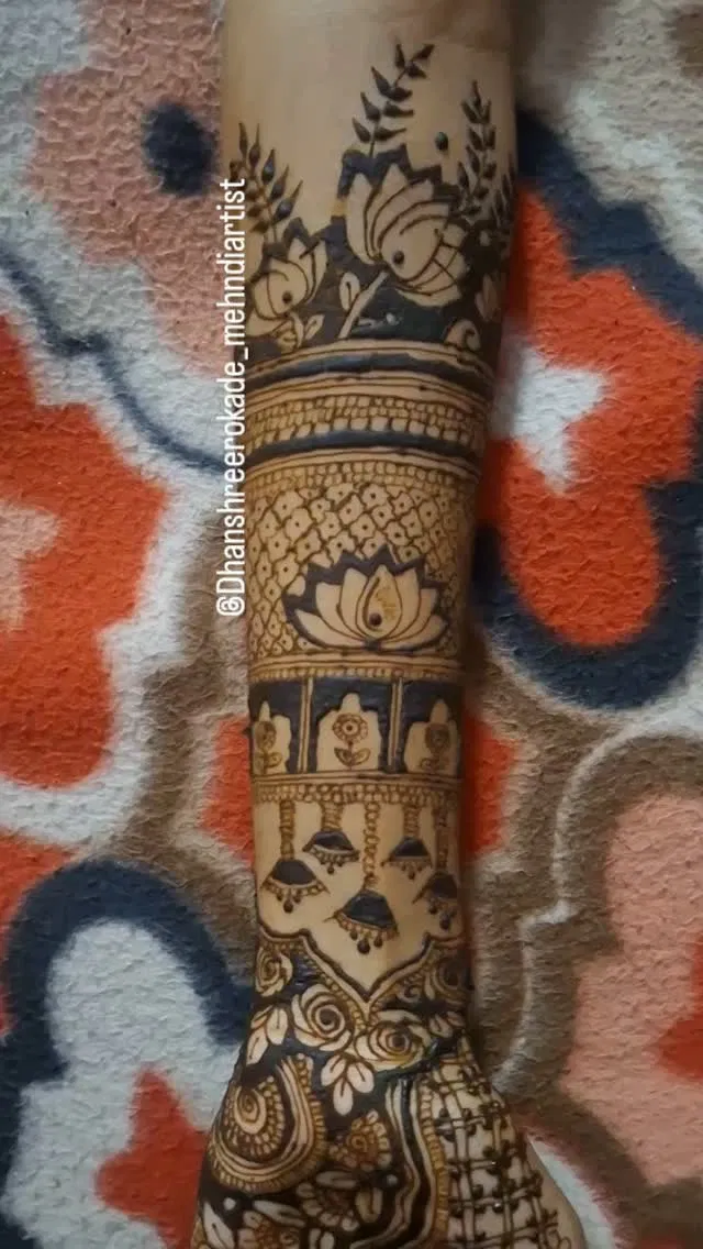 Aesthetic Full Hand Mehndi Design with Figures and Lotus (2)