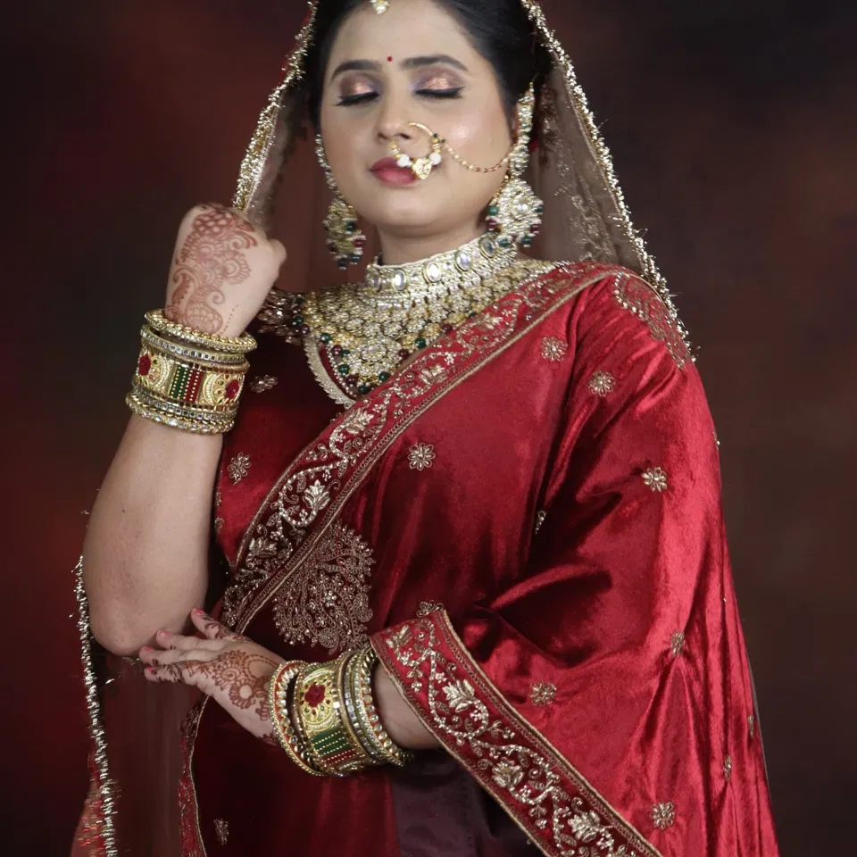 Aesthetic Back Hand Mehndi Design with Jaal