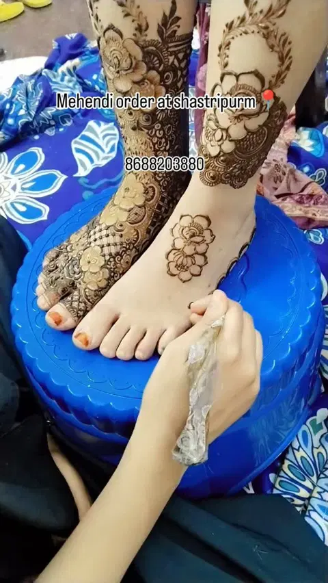 aesthetic bridal back hand mehndi design
