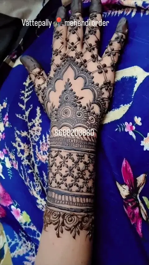 back hand mehndi design