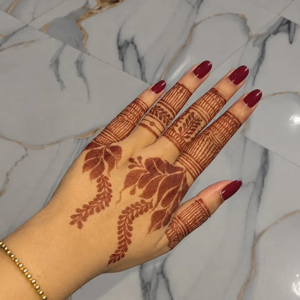 Arabic Simple Finger Mehndi Design