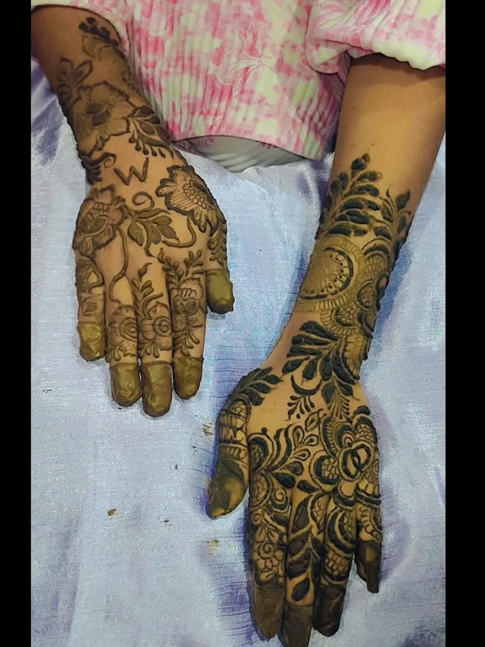 Arabic Back Hand Mehndi Design