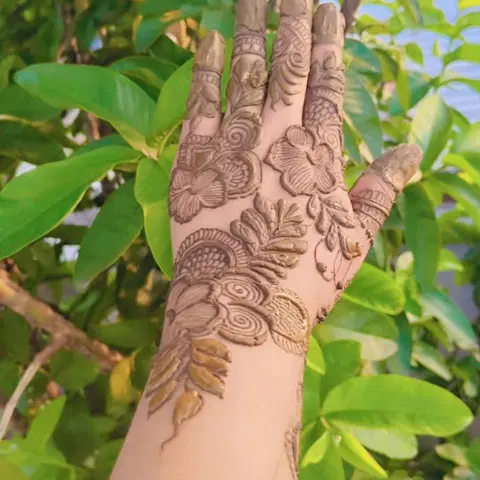arabic simple back hand mehndi design