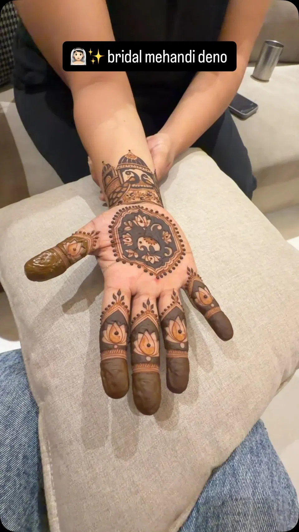 Bridal Finger Mehndi Design with Gol Tikki