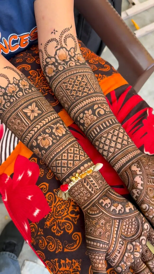 Bridal Front Hand Mehndi Design (3)