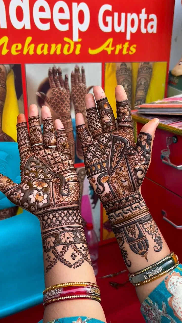 Mehndi Design with Figures