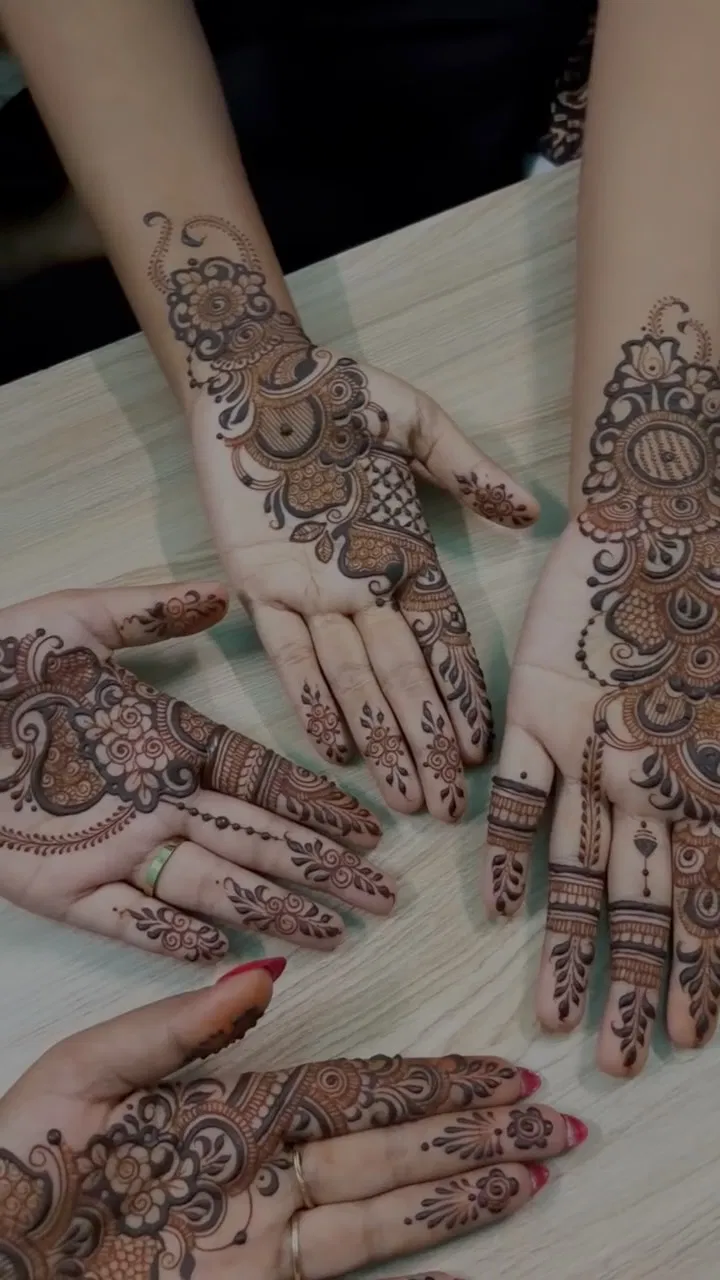 Bridal Front Hand Mehndi Design (4)