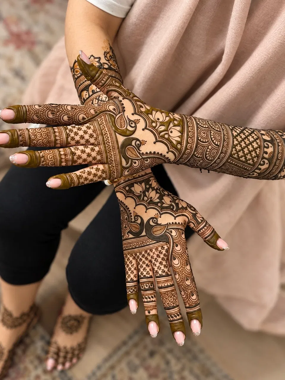 Bridal Back Hand Mehndi Design (2)
