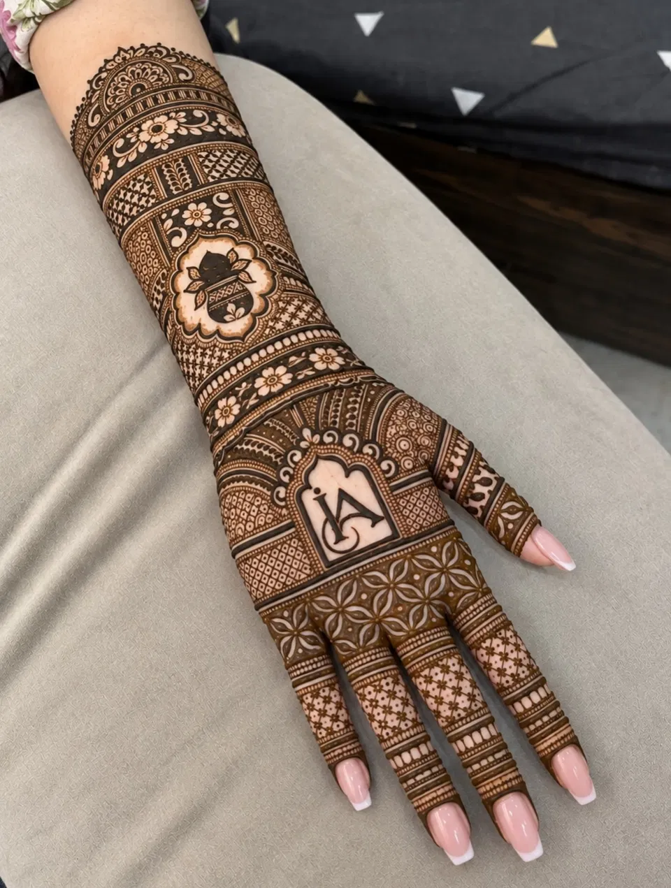 Bridal Back Hand Mehndi Design with Jaal