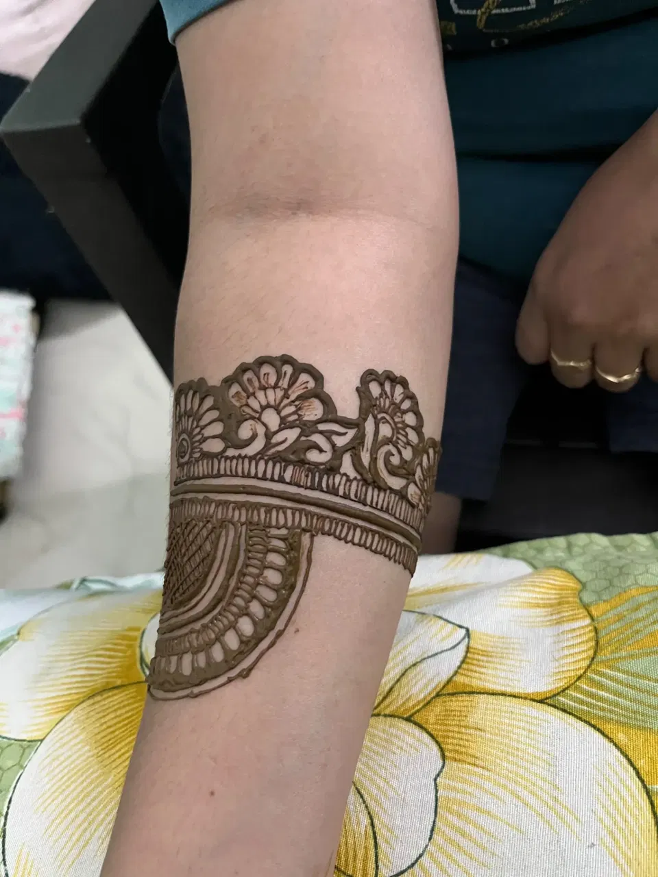Simple Back Hand Mehndi Design