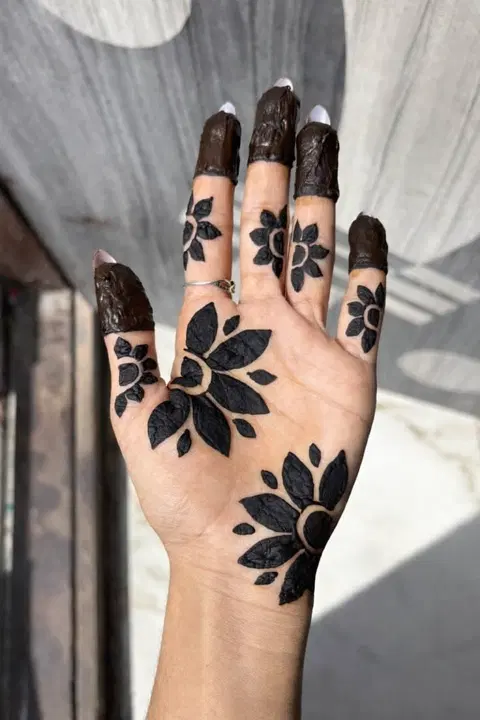 aesthetic arabic bel finger mehndi design