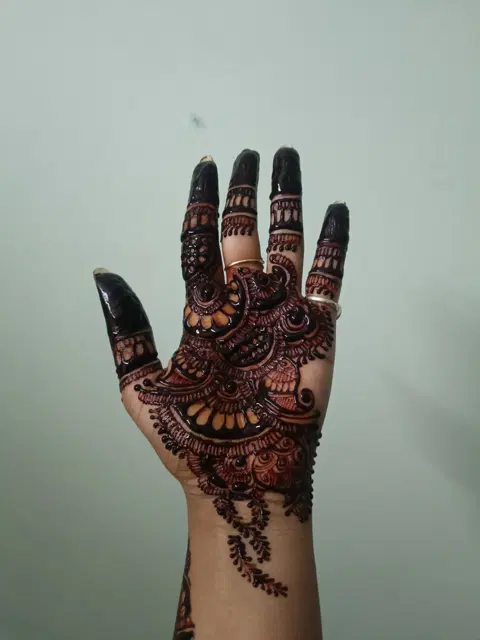 bridal front hand mehndi design