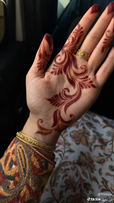 aesthetic arabic jaal front hand mehndi design