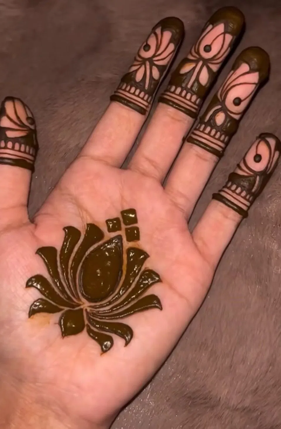 Aesthetic Simple Front Hand Mehndi Design with Flowers, Jaal and Lotus for Sawan