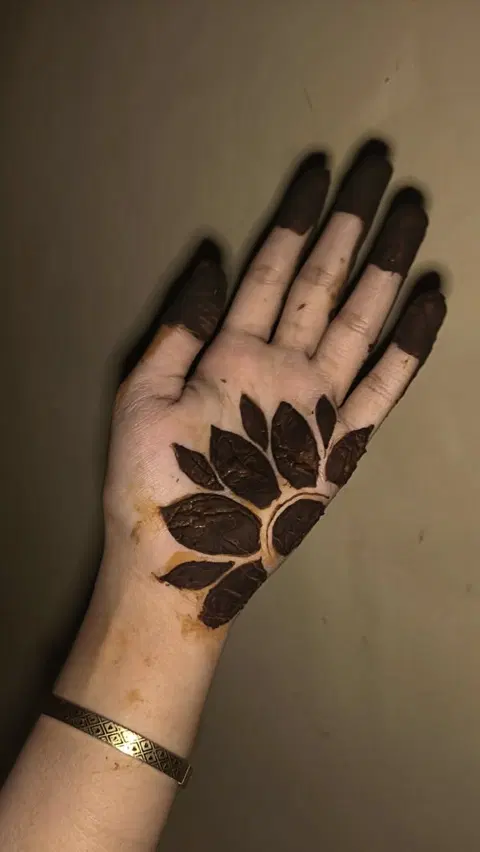 aesthetic arabic flower finger mehndi design