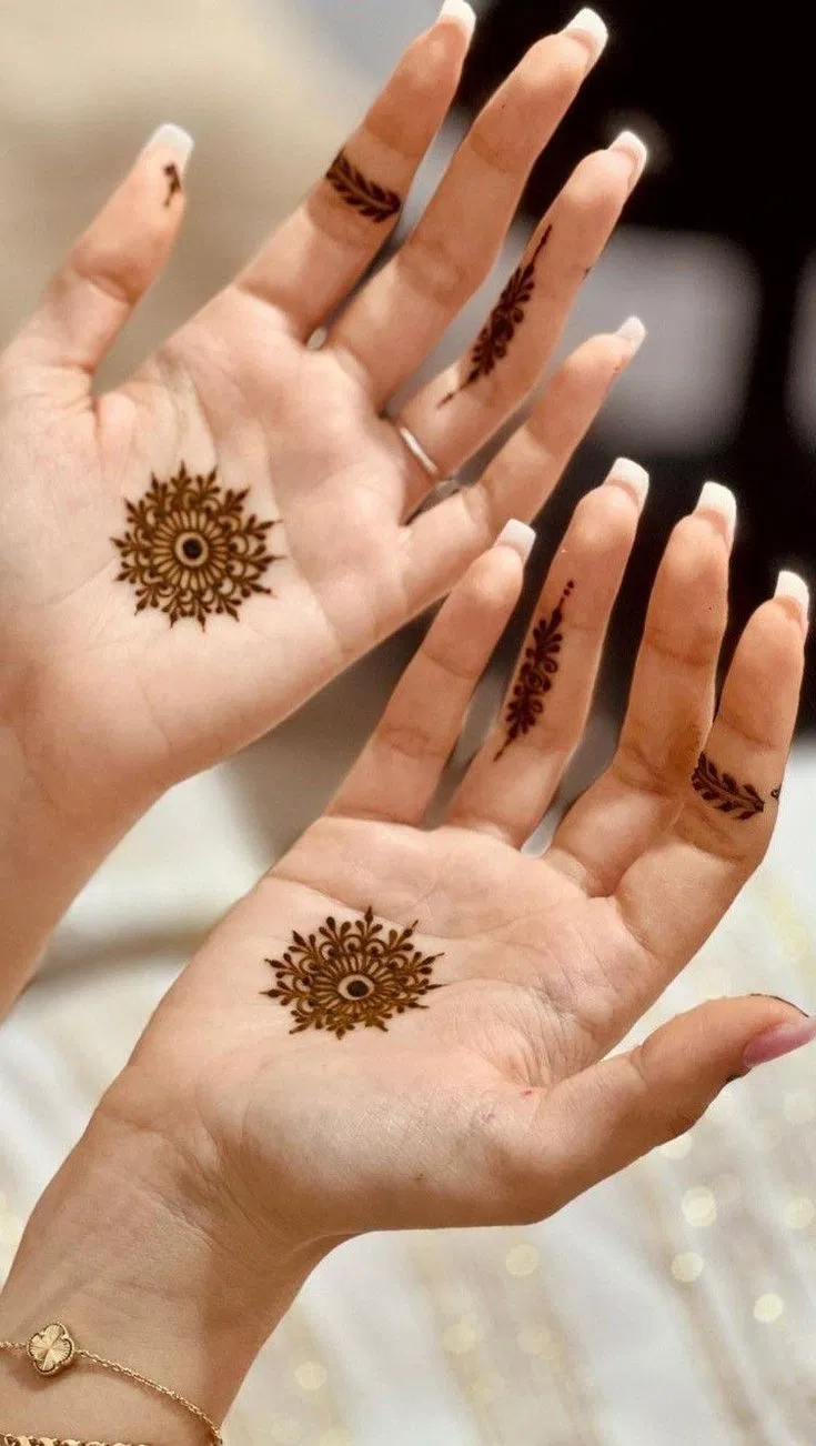 Aesthetic Minimal Finger Mehndi Design with Gol Tikki and Jaal (3)