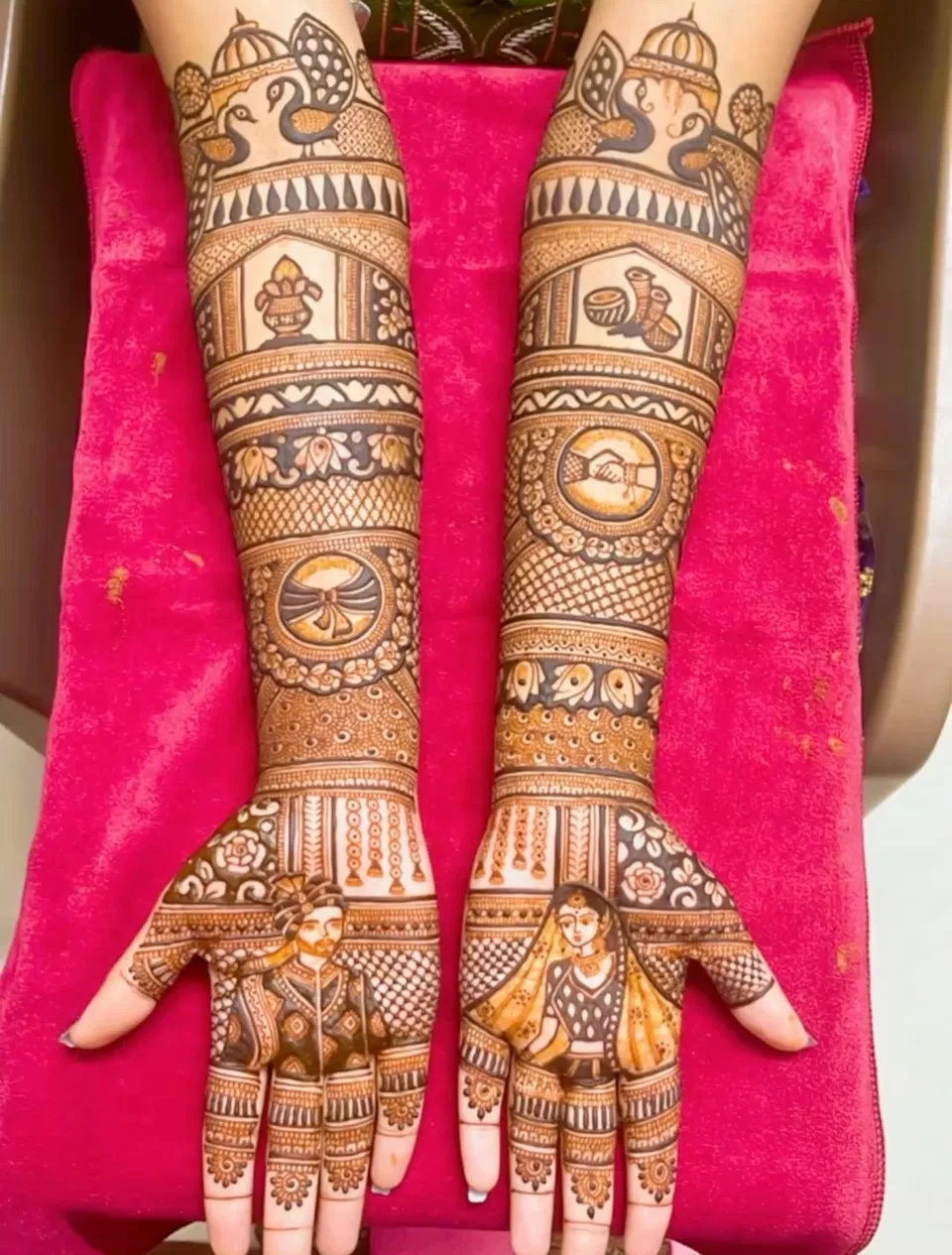 Front Hand Mehndi Design with Figures (4)