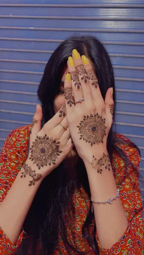 circle back hand mehndi design