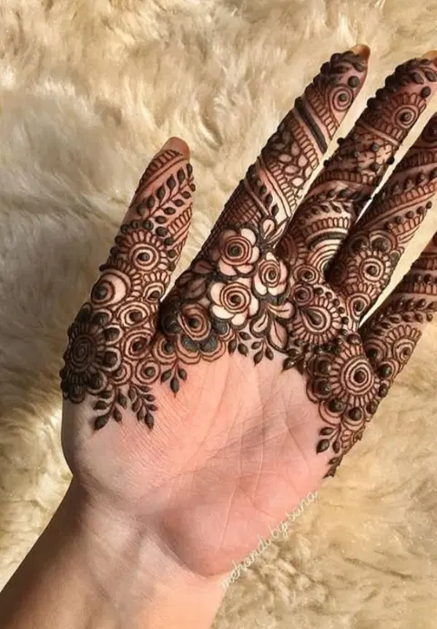 aesthetic simple front hand mehndi design
