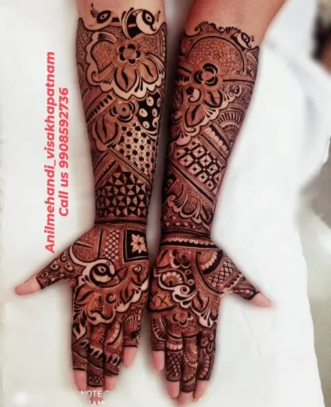 bridal figure back hand mehndi design