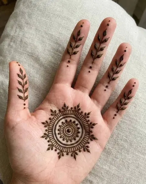 arabic simple circle finger mehndi design