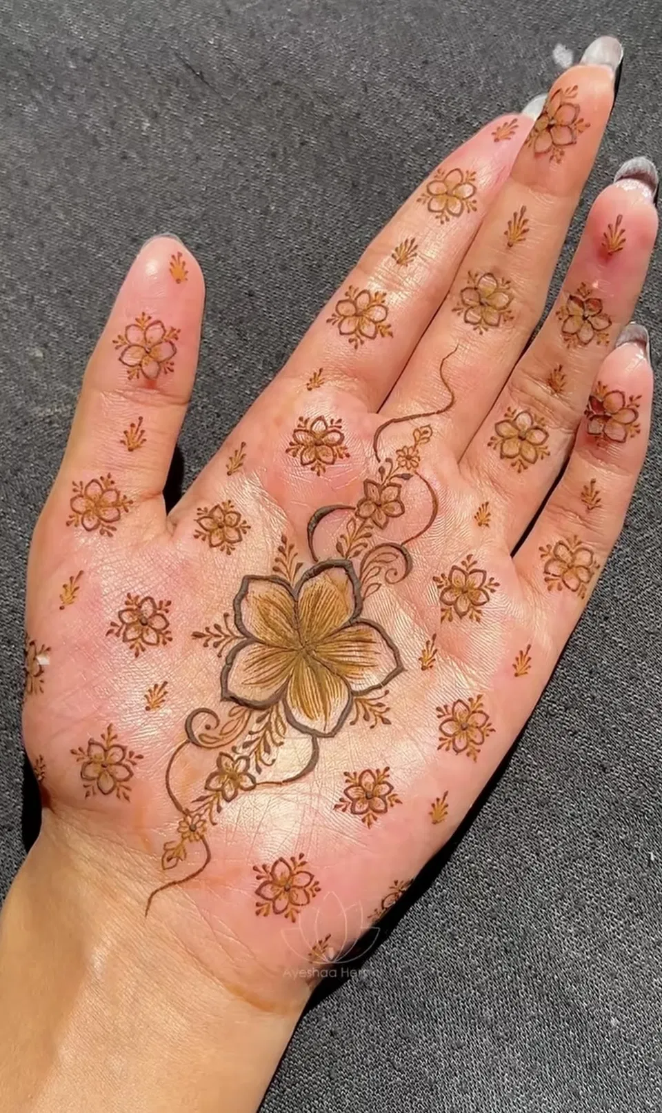 Simple Stylish Finger Mehndi Design with Flowers