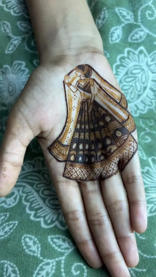 Minimal Back Hand Mehndi Design