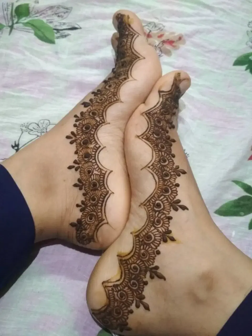 Simple Foot Mehndi Design with Jaal