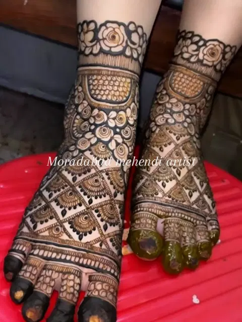 figure foot mehndi design