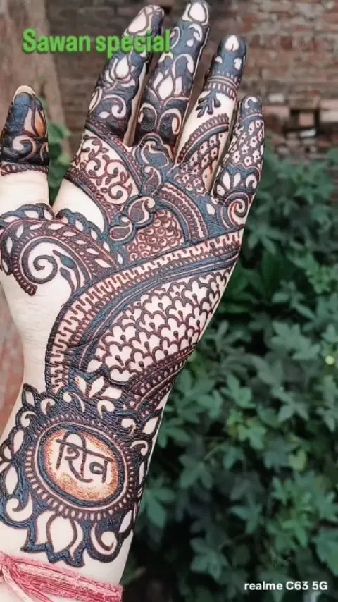 aesthetic mehndi design
