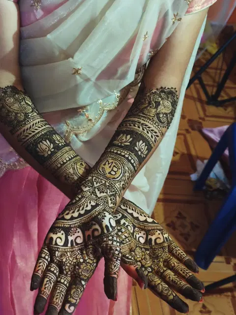 bridal figure full hand mehndi design