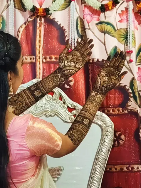 bridal figure full hand mehndi design